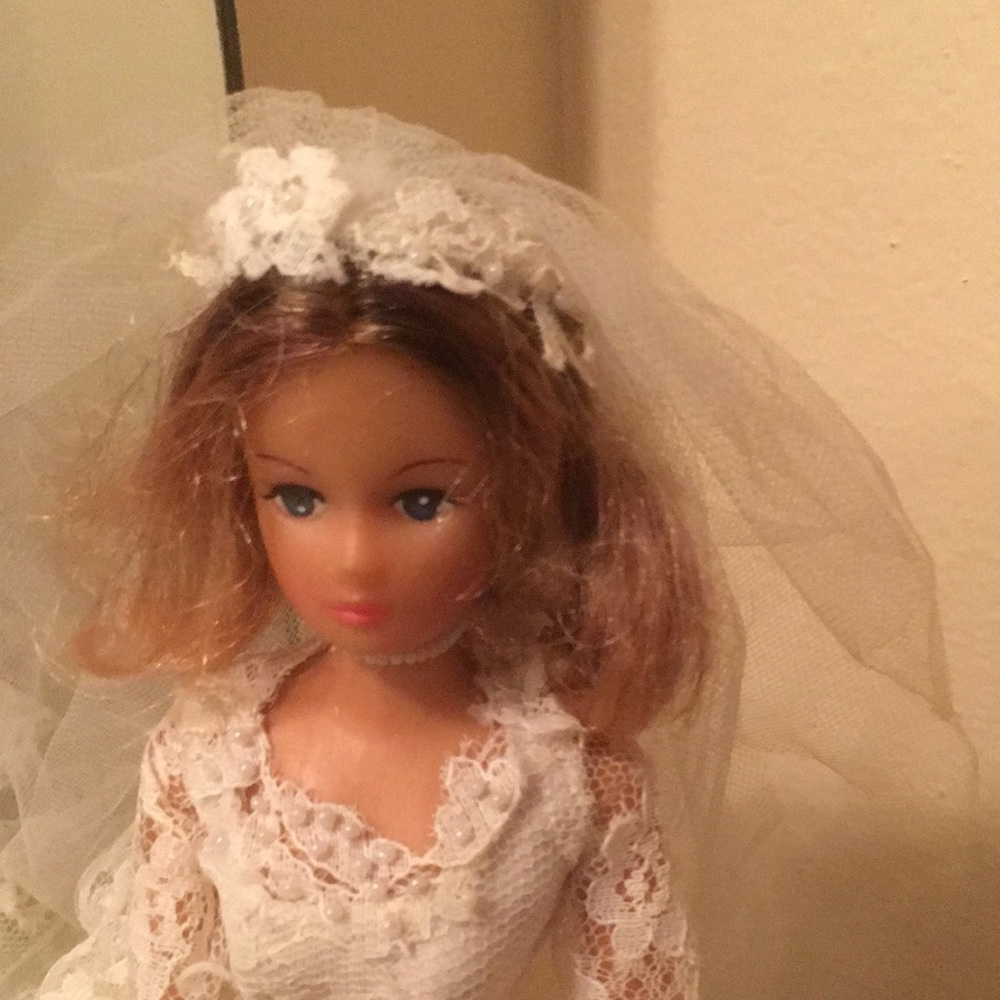 Bride plastic doll - Picture 2 of 5